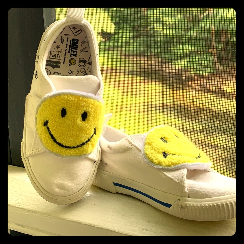The smiley company toddler shoe $$$$. Uro size 25